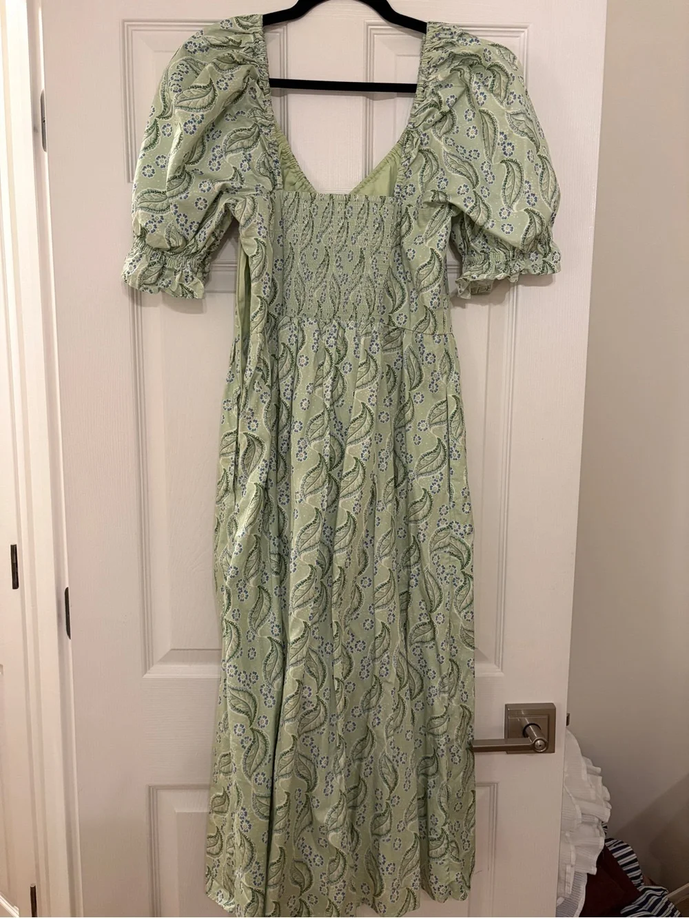 Hill House Light Green Paisley Puff-Sleeve Midi Dress with V-Neck - Picture 2 of 4